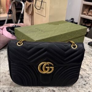 Not authentic Gucci Black Quilted Shoulder Bag with Gold Chain